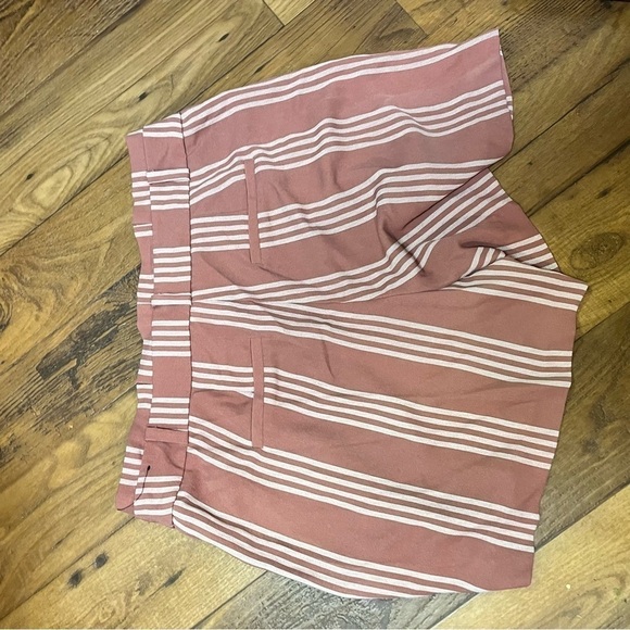 Torrid 5 Inch Stretch Crepe Mid-Rise Tie-Front Shorts Stripe Dusty Rose 12 P - Picture 5 of 5